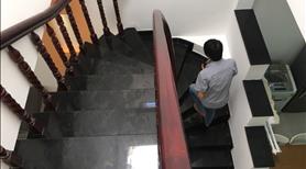 Sổ hồng riêng, nở hậu, cách 10m hẻm xe hơi, tặng toàn bộ nội thất, quận 7. - Ảnh 2