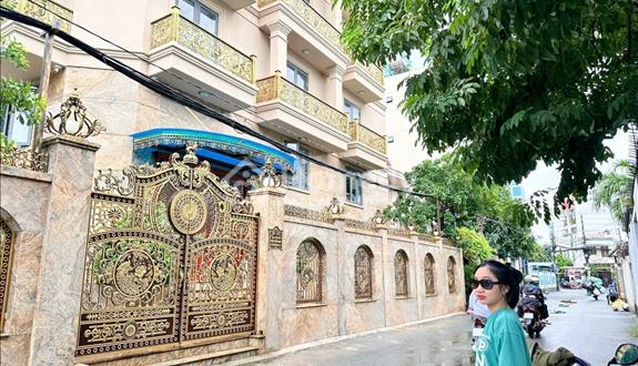 Đẹp nhất khu Kiều Đàm- Lô gốc- HẦM- Nội thất xịn - Trung tâm Q7- Kế bên KDC Himlam - Ảnh 1