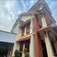 Do gia đình chuyển nơi ở nên muốn bán lại nhà biệt thu 3 tầng tại TP Lạng Sơn. LH 0977330668
