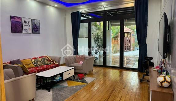 Chính chủ cần bán gấp nhà nguyên căn giá hấp dẫn - view đẹp, đường oto - Ảnh 1