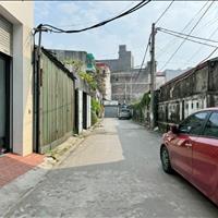 Cần bán 95,9m2 lô đất vuông đẹp, nằm cách mặt đường QL5A 60m. Ngay cạnh UB và hồ Sài Đồng