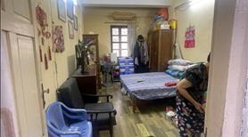 căn hộ tập thể xịn phố vọng đức hiếm có người bán - Ảnh 2