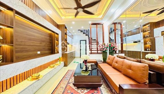 🏡 Bán nhà đẹp tại TT Cầu Giấy - 30m2 - FULL nội thất - Ngõ thông - Giá chỉ 6,X Tỷ 🏡 - Ảnh 1