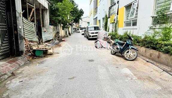 Cần bán 68m2 đất ngõ 121 Sài Đồng. Xung quanh bạt ngàn tiện ích học tập, ăn uống - Ảnh 1