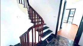 Cần tiền cho con đi du học , chính chủ gửi bán nhà Lạc Long Quân , oto đỗ cửa . - Ảnh 3