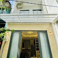 Chủ cần tiền bán gấp nhà Lê Văn Sỹ, Phường 14, Phú Nhuận. Giá 2tỷ090 dt 32m2 sổ hồng riêng
