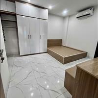 - Bán nhà lạc long quân 70m2 ,mt5,2 tầng giá chỉ 4,1 TỶ LH :0989326141