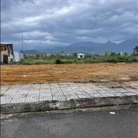 Cần bán lô Biệt Thự dự án Lakeside Bàu Tràm . Dt 300m2 , ngang 15m . Giá 5 tỷ 500 có tl