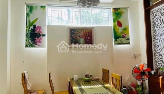 Nhà phố hai mặt tiền khu dân cư yên tĩnh và an toàn. - Ảnh 1