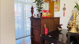 Nhà phố hai mặt tiền khu dân cư yên tĩnh và an toàn. - Ảnh 2