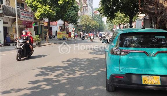 Bán phố bà triệu .dt 55m2 . giá 11x tỷ.căn cách mặt phố 2 nhà, truóc nhà 3 ô tô tránh, ngõ thông. - Ảnh 1
