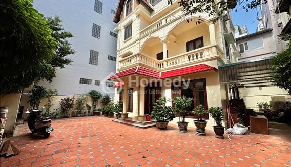 Nhà sân vườn rộng, đồ cơ bản, 4 phòng ngủ ở Tô Ngọc Vân cho thuê - Ảnh 1