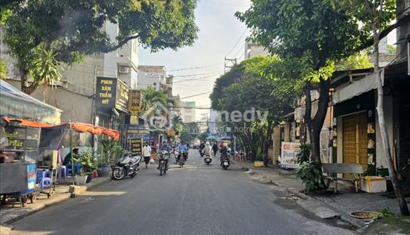 MT kinh doanh gần sân bay 4 tầng ngang 4.8m có 5pn nhà mới hoàn công đủ - Ảnh 1