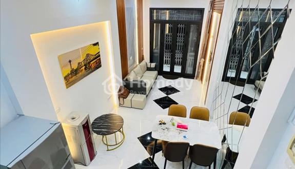 Bán nhà Kim Mã, gần ĐSQ Thuỵ Điển, 5 tầng full nội thất đón Tết - Ảnh 1