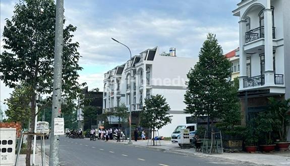 Cần bán lô đất sát đường huỳnh văn lũy đối diện trường học cấp 1 và 2 phú chánh - Ảnh 1