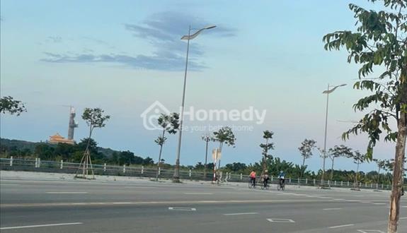 Bán đất mặt tiền trường trường sa chỉ 13.5tr/m2 mặt tiền rộng 21m. Nhìn qua chùa minh đức rất đẹp - Ảnh 1