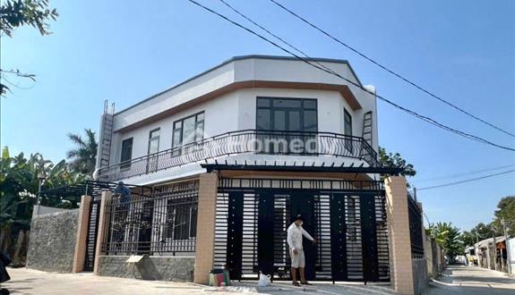 Nhà trệt lầu xây mới căn góc đẹp Định Hoà-TP.TDM gần quốc lộ 13 giá êm - Ảnh 1
