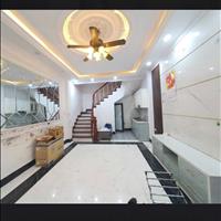 Bán nhà cầu giấy 40m2 ,mt 4.3m ,5 tầng giá chỉ 8.9 tỷ 