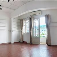 Cho thuê mặt bằng phòng lầu 3 trong phức hợp quận 10