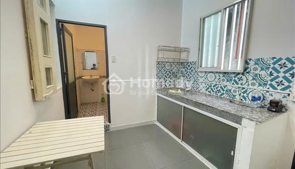 Cho thuê căn hộ 1 phòng ngủ , cửa sổ trời tại đường Bạch Đằng gần Sân bay TSN, CV Gia Định  - Ảnh 1