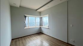 Quận 10 Căn hộ 2 phòng 2wc căn góc 72m2 nội thất cơ bản, nhà mới sơn, view city thoáng - Ảnh 3