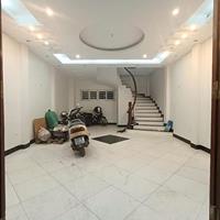 Bán nhà trung tâm Cầu Giấy- 5Tầng - oto đỗ - 2 thoáng - Full nội thất. LH:0966711386 