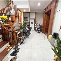 Gia đình e cần bán gấp căn nhà tại vị trí trung tâm do chuyển đổi công tác tiện cho công việc.