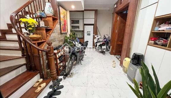 Gia đình e cần bán gấp căn nhà tại vị trí trung tâm do chuyển đổi công tác tiện cho công việc. - Ảnh 1