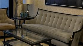 Bán căn chung cư Royal City 2 ngủ rộng rãi phong cách Tân Cổ Điển - Ảnh 2