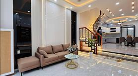 Định cư bán gấp nhà hẻm oto Nguyễn Văn Đậu, Bình Thạnh. Giá 2tỷ2, 68m2. Sổ riêng nhà mới dọn ở ngay - Ảnh 2