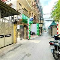 Bán nhà cầu giấy 5t 28m 5.5tỷ ôtô đỗ cổng,ngõ thông,đi 300m ra hồ tây, gần các sở ban ngành của HN