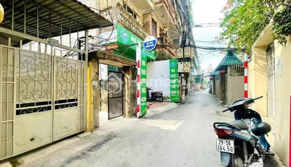 Bán nhà cầu giấy 5t 28m 5.5tỷ ôtô đỗ cổng,ngõ thông,đi 300m ra hồ tây, gần các sở ban ngành của HN - Ảnh 1