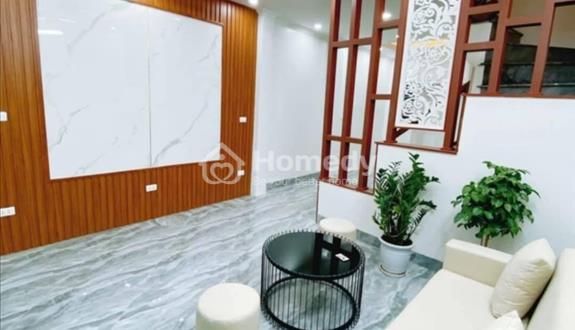 CẠNH Hồ, Ô TÔ đỗ cửa - Ảnh 1