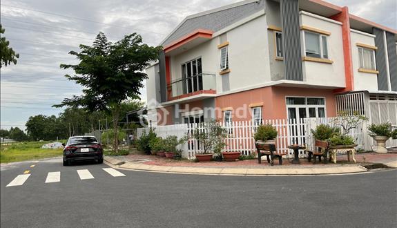 BÁN GẤP nhà phố khu đô thị Ecolake Mỹ Phước, 2ty550, Căn góc đầy đủ nội thất - Ảnh 1