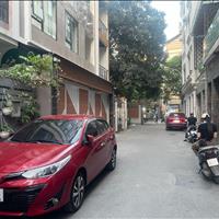 Bán nhà Hoàng Quốc Việt, Cầu Giấy. 68m² MT 6m, phân lô 2 thoáng, ô tô 7 chỗ ngủ trong nhà.