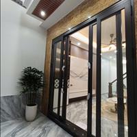 Siêu phẩm Chùa Láng- sân để xe riêng-công năng đầy đủ- thoáng trước sau-vị trí thuận lợi-đi lại lại