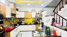 Hot!! Giảm sâu chỉ còn 2tỷ950 bán gấp nhà 51m2 Trần Phú, P4, Quận 5, nhà đang cho thuê 14tr/th, SHR - Ảnh 2