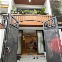 Bán nhà quận Bình Thạnh hẻm xe hơi giá 2 tỷ 450. Lh: 0702 320 384