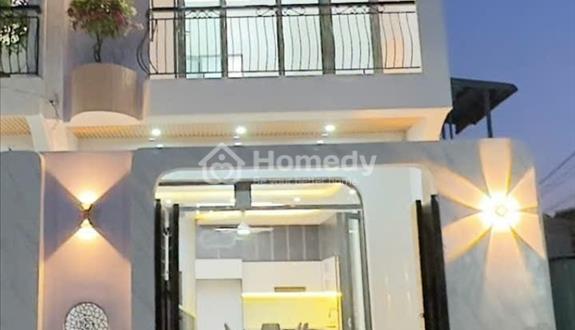 Nhà 5x18 Nguyễn Hữu Trí, sát TTHC Bình Chánh, Chợ Đệm, sân ô tô, 300 triệu nhận nhà ngay - Ảnh 1