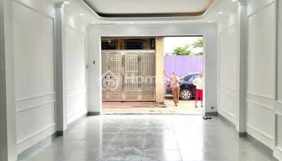 Nhà 4 tầng Ngọc Hồi, 40m2, giá 7.6 tỷ, ô tô, gần hồ Linh Đàm - Ảnh 1