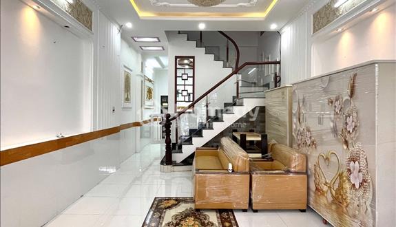 Cho thuê nhà lầu 3 p ngủ có nội thất gần trường đh y dược lộ oto đậu trước nhà - Ảnh 1