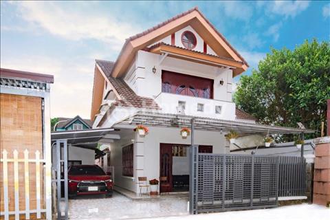 Bán căn biệt thự 2 mặt tiền giá tốt Nguyễn Hữu Cảnh P8. Đà Lạt DT: 245m2 ngang 12,7 chỉ 13tỷ.