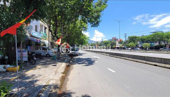 Cần bán lô đất mặt tiền Ngô Quyền, gần ngã tư Ngô Quyền - Khúc Hạo, khu vực kinh doanh sầm uất - Ảnh 1