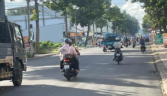 Bán nhà hoàn thiện 1 trệt 2 lầu thổ cư hoàn công giá rẻ - Ảnh 1