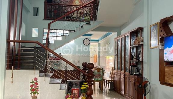Nhà 3 tầng xây kiên cố, gần biển, đầy đủ công năng, có thể vào ở ngay - Ảnh 1