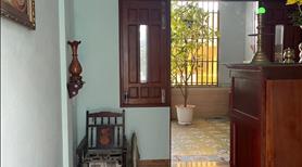 Nhà 3 tầng xây kiên cố, gần biển, đầy đủ công năng, có thể vào ở ngay - Ảnh 3