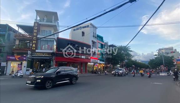 Nhà mặt tiền 3 tầng đường Quang Trung ngay trung tâm Đà Nẵng - Ảnh 1