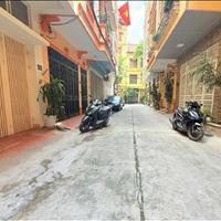 Bán gấp nhà Cầu Giấy, ô tô vào nhà, lô góc, cực yên tĩnh, MT 5m, giá nhỉnh 18 tỷ