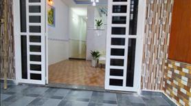 Nhà rộng rãi mát mẻ có sẵn sân để xe 2 lớp cửa an ninh - Ảnh 9