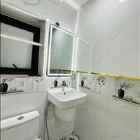 Tập thể tầng 2-vị trí trung tâm-1 bước ra phố -tiện ích xung quanh đầy đủ 